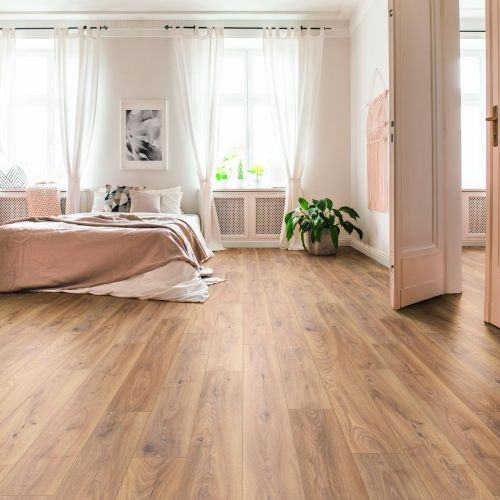 Everest Oak 8mm Laminate Wooden Flooring - 1288 x 195 x 8 mm - 1.73 M2 Per box (21195)