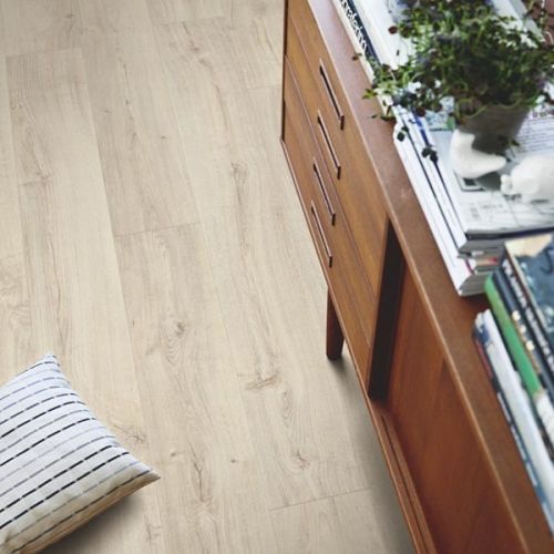 Pergo Premium Click Modern Plank Vinyl Flooring - 2.22sqm per pack - Light Village Oak (3978)